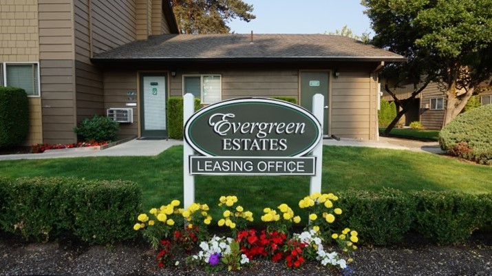 Evergreen Estates in Woodburn, OR - Foto de edificio