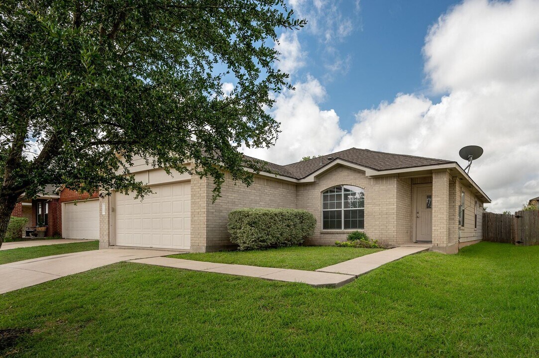 13009 Noche Clara Dr in Austin, TX - Building Photo