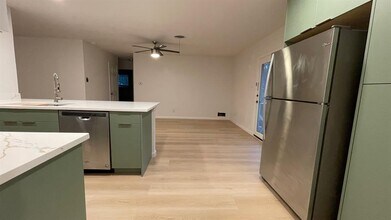 8510 Contour Dr in Austin, TX - Building Photo - Building Photo