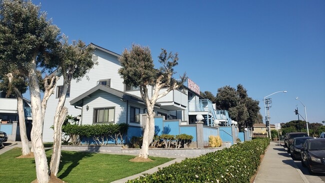 Benton Apartments in San Diego, CA - Building Photo - Building Photo