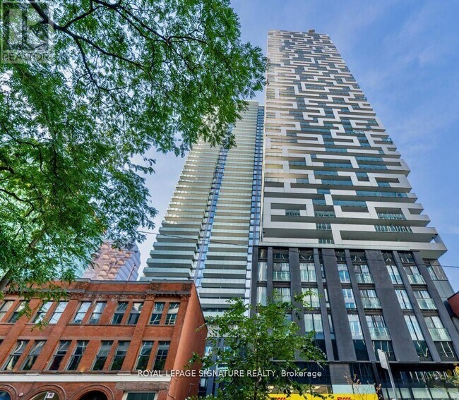 property at 25 Richmond St E