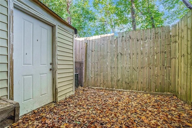 property at 7006 Oakhill Cir