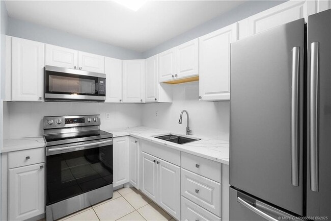 333 SE Martin Ave, Unit 1A in Stuart, FL - Building Photo - Building Photo