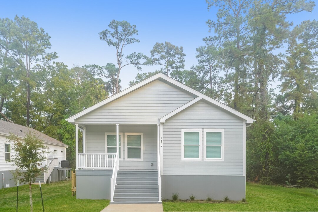 9330 Crestview Dr in Houston, TX - Building Photo