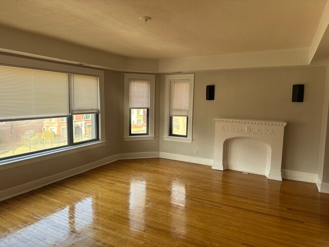 8009 S Phillips Ave, Unit 2 in Chicago, IL - Building Photo - Building Photo