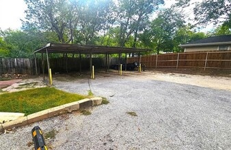 1015 S Welch St in Denton, TX - Building Photo - Building Photo