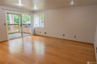17203 NE 45th St in Redmond, WA - Building Photo - Building Photo
