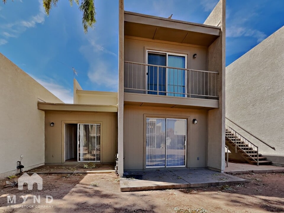 2828 E Tierra Buena Ln in Phoenix, AZ - Foto de edificio