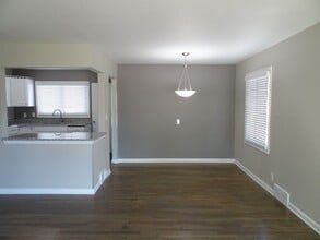 28833 Hollywood in Roseville, MI - Building Photo - Building Photo