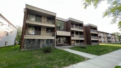 Bay Colony Adult Building in Edmonton, AB - Building Photo - Building Photo