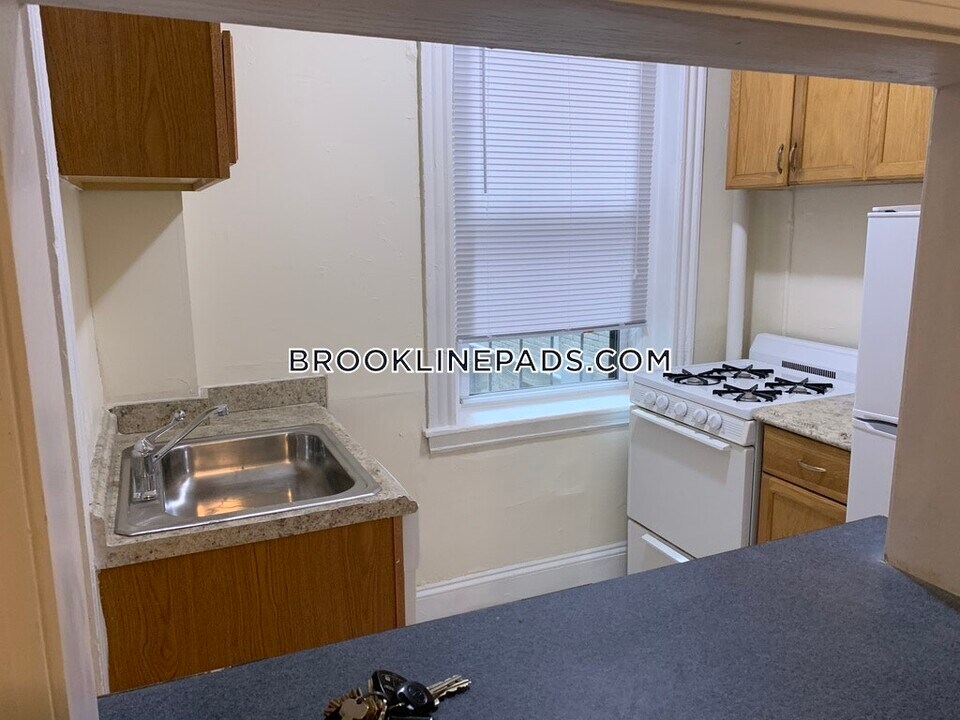 360 Riverway-Unit -4 in Boston, MA - Building Photo