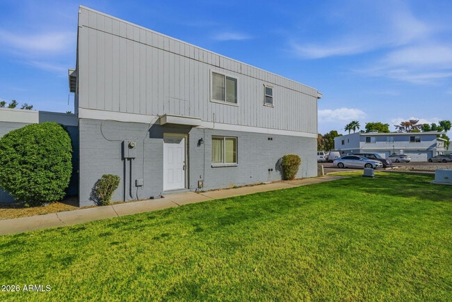 property at 6627 N 27th Ave