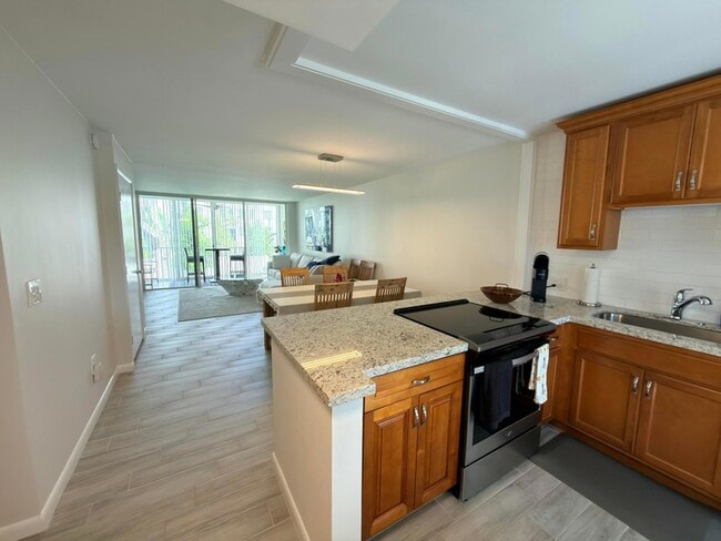 4242 Deste Ct, Unit 208 in Greenacres, FL - Building Photo - Building Photo