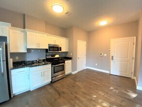 41 Saratoga St, Unit 4E in Boston, MA - Foto de edificio - Building Photo