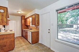 9014 Poco Rd in Houston, TX - Building Photo - Building Photo