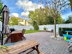 649 NE 191st St in Miami, FL - Building Photo - Building Photo