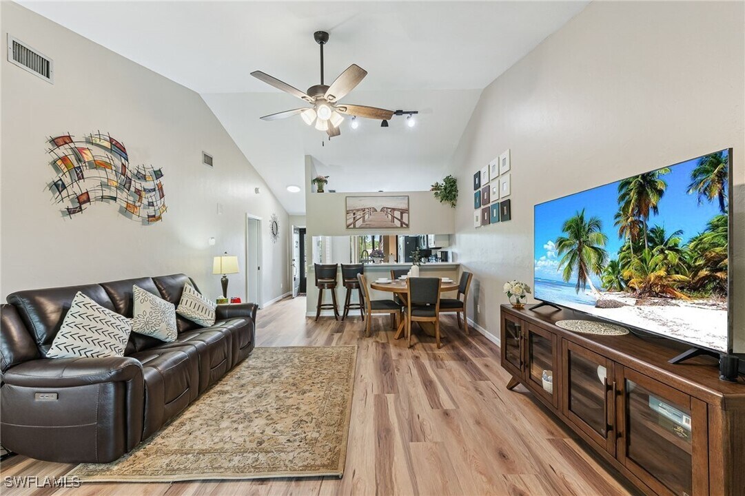 5857 Rattlesnake Hammock Rd in Naples, FL - Building Photo