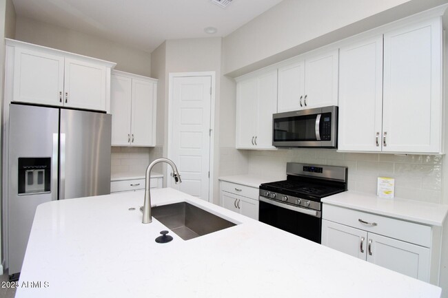 4811 E Village Dr in Scottsdale, AZ - Building Photo - Building Photo