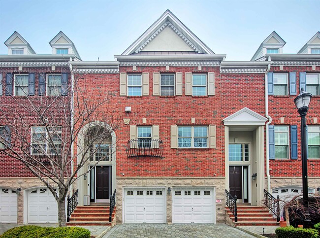 property at 517 Harbor Pl