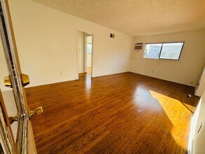 2228 Berkeley Ave in Los Angeles, CA - Building Photo - Building Photo