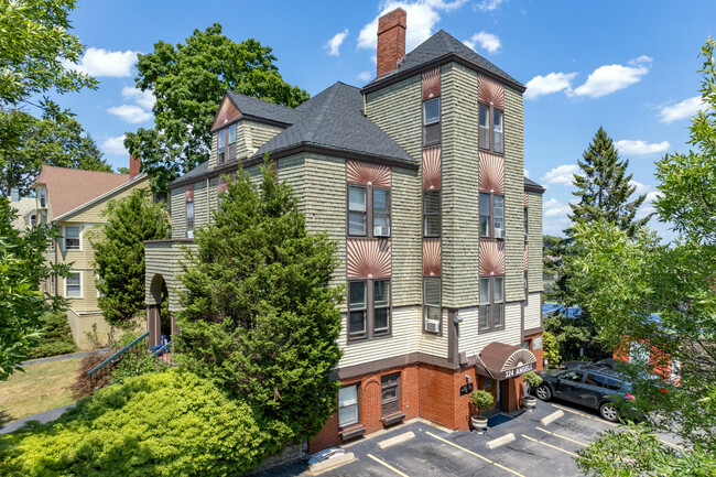 320-324 Angell St in Providence, RI - Foto de edificio - Building Photo