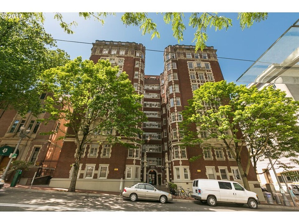 1209 SW 6th Ave in Portland, OR - Building Photo