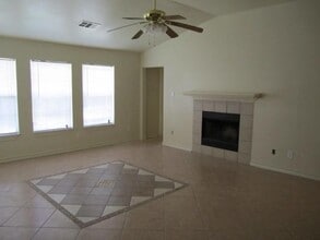 2035 Echo Lake Dr in Dallas, TX - Building Photo - Building Photo