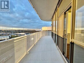 195 Commerce St in Vaughan, ON - Building Photo - Building Photo