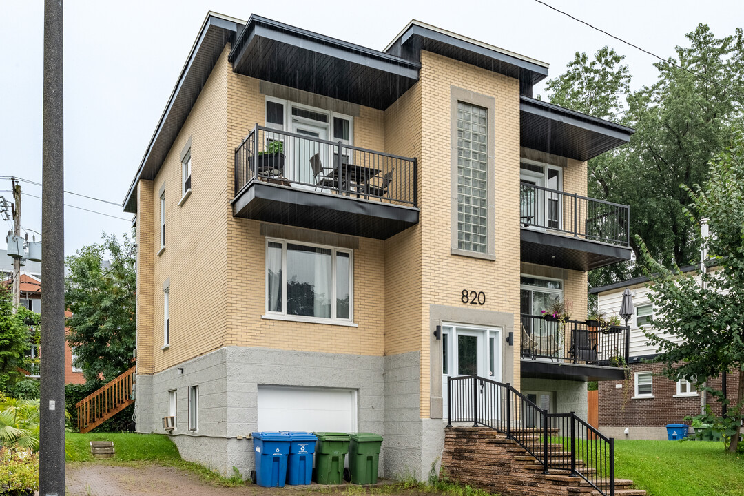 820 Des Frênes Rue E in Québec, QC - Building Photo