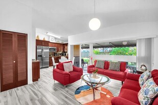 909 NW 135th Ct in Miami, FL - Building Photo