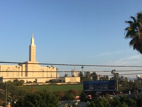 1817 Selby Ave, Unit 403 in Los Angeles, CA - Foto de edificio - Building Photo