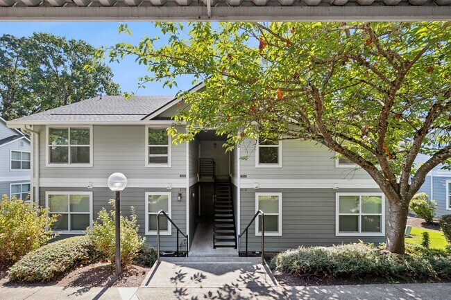 Reflections Hidden Creek Apartments in Keizer, OR - Foto de edificio - Building Photo