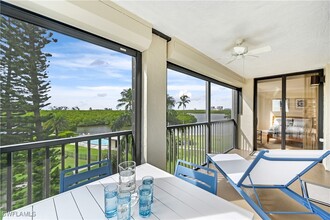 17 Bluebill Ave in Naples, FL - Foto de edificio - Building Photo