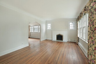 651 Brier St in Kenilworth, IL - Building Photo - Building Photo