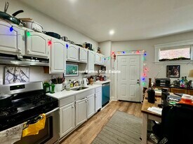 692 Columbia Rd, Unit 1 in Boston, MA - Building Photo