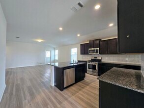 6403 Hoffman Pln in San Antonio, TX - Building Photo - Building Photo