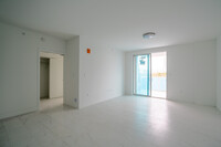 The Residences on Monroe in Hollywood, FL - Building Photo - Interior Photo