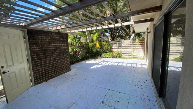 1522 15th Terrace in Palm Beach Gardens, FL - Building Photo - Building Photo