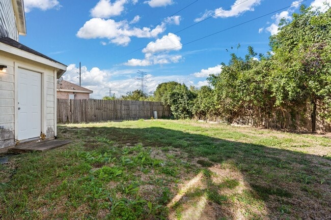 property at 3510 Lanesborough Dr