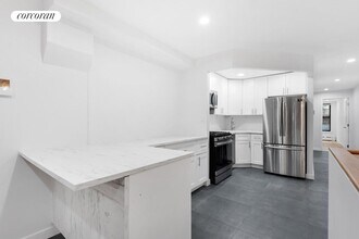 250 W 74th St in New York, NY - Building Photo - Building Photo