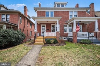144 Seminary Ave in Gettysburg, PA - Foto de edificio - Building Photo