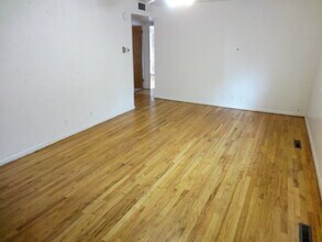 1933 Oakwood Dr in Fort Collins, CO - Building Photo - Building Photo