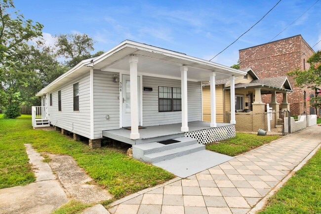 property at 508 N Alcaniz St