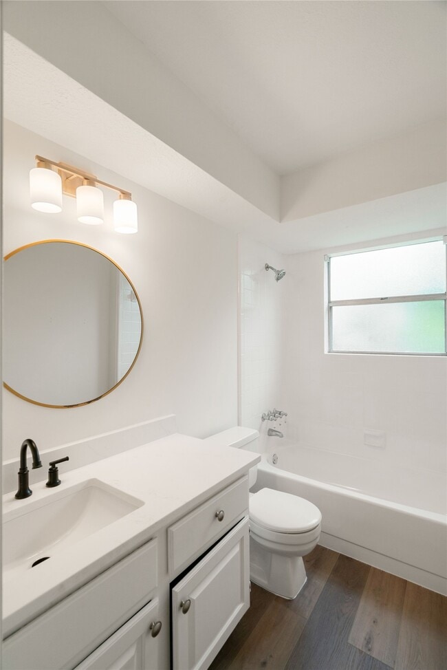 property at 915 S Diamondhead Blvd
