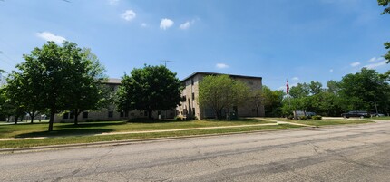 Cardinal Ridge Apartments 62+ in Belle Plaine, MN - Foto de edificio - Building Photo