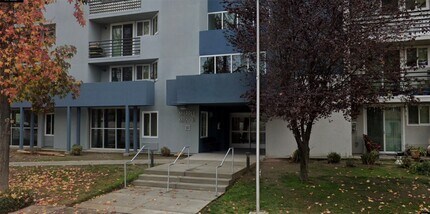 530 Coffee Rd in Modesto, CA - Building Photo - Building Photo