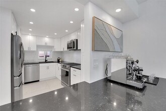 8911 S Hollybrook Blvd in Pembroke Pines, FL - Building Photo - Building Photo