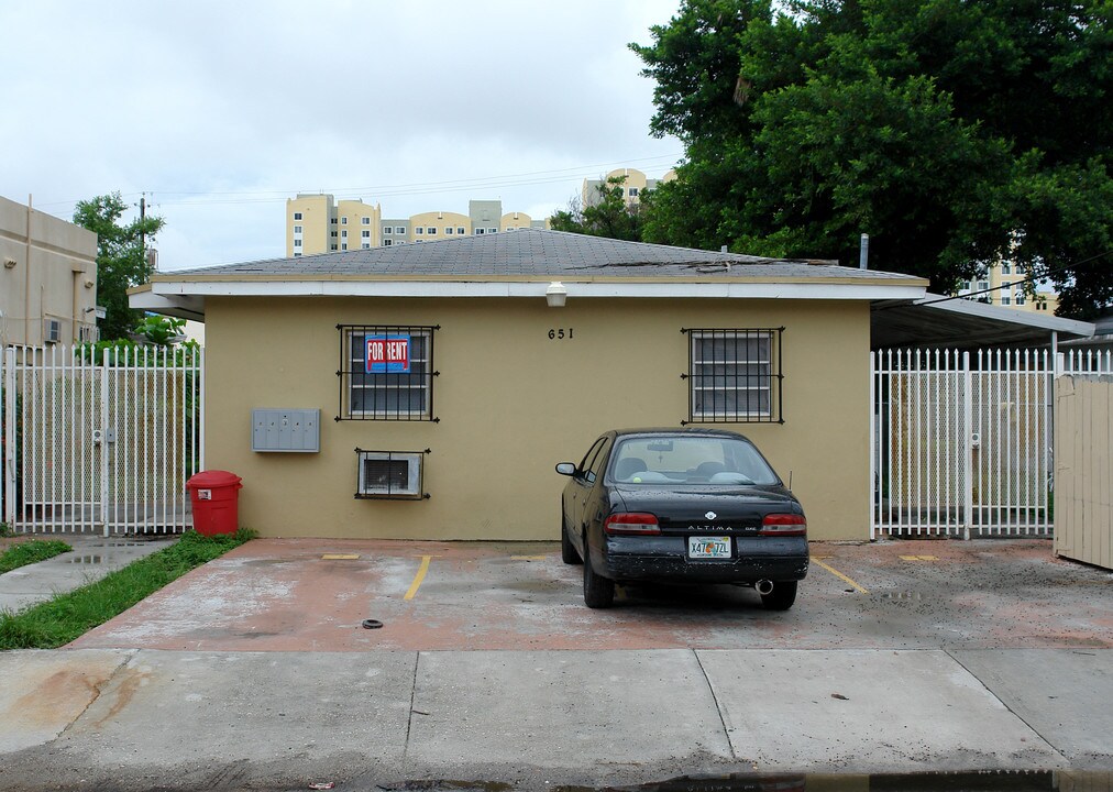 651 NW 3rd St in Miami, FL - Building Photo