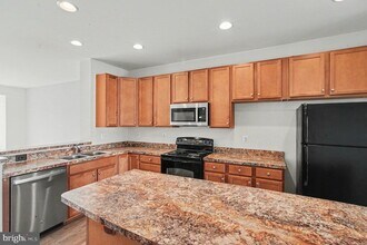 3108 Alliance Ct in Fredericksburg, VA - Foto de edificio - Building Photo