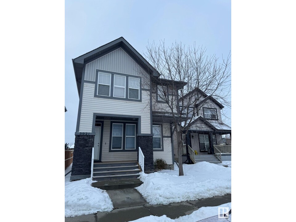 5921-168A 168A Ave NW in Edmonton, AB - Building Photo